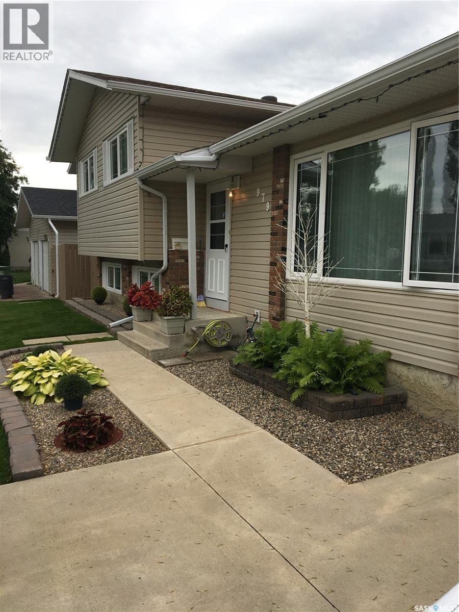 979 Sanderson Crescent, Prince Albert, Saskatchewan  S6V 6L2 - Photo 3 - SK029994