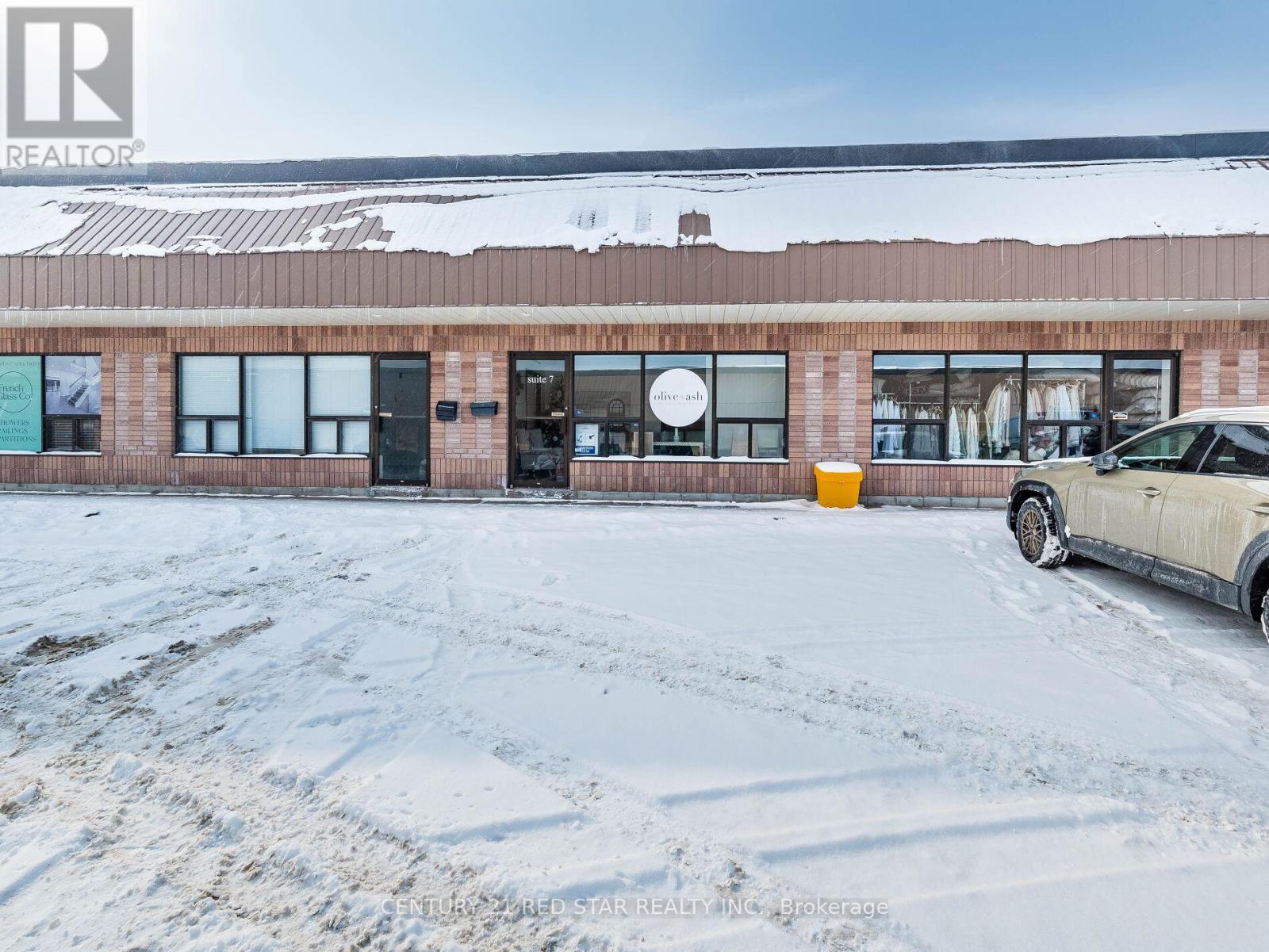 6 & 7 - 76 Centennial Road, Orangeville, Ontario  L9W 1P9 - Photo 2 - W12863568