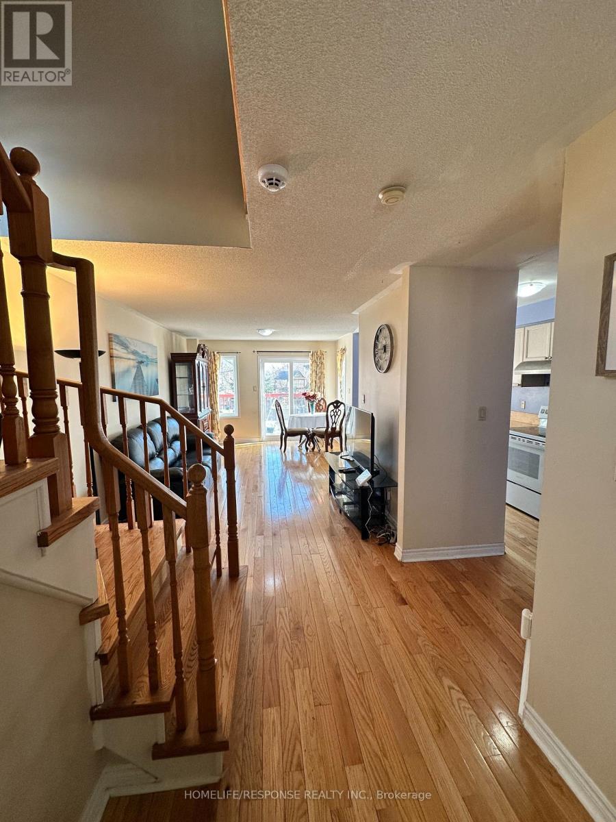 89 Ravenscliffe Court, Brampton, Ontario  L6X 4N9 - Photo 2 - W12863572