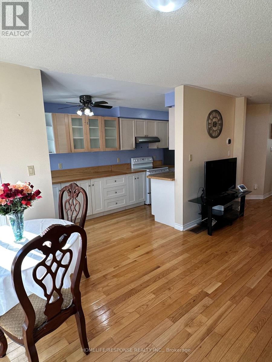 89 Ravenscliffe Court, Brampton, Ontario  L6X 4N9 - Photo 6 - W12863572