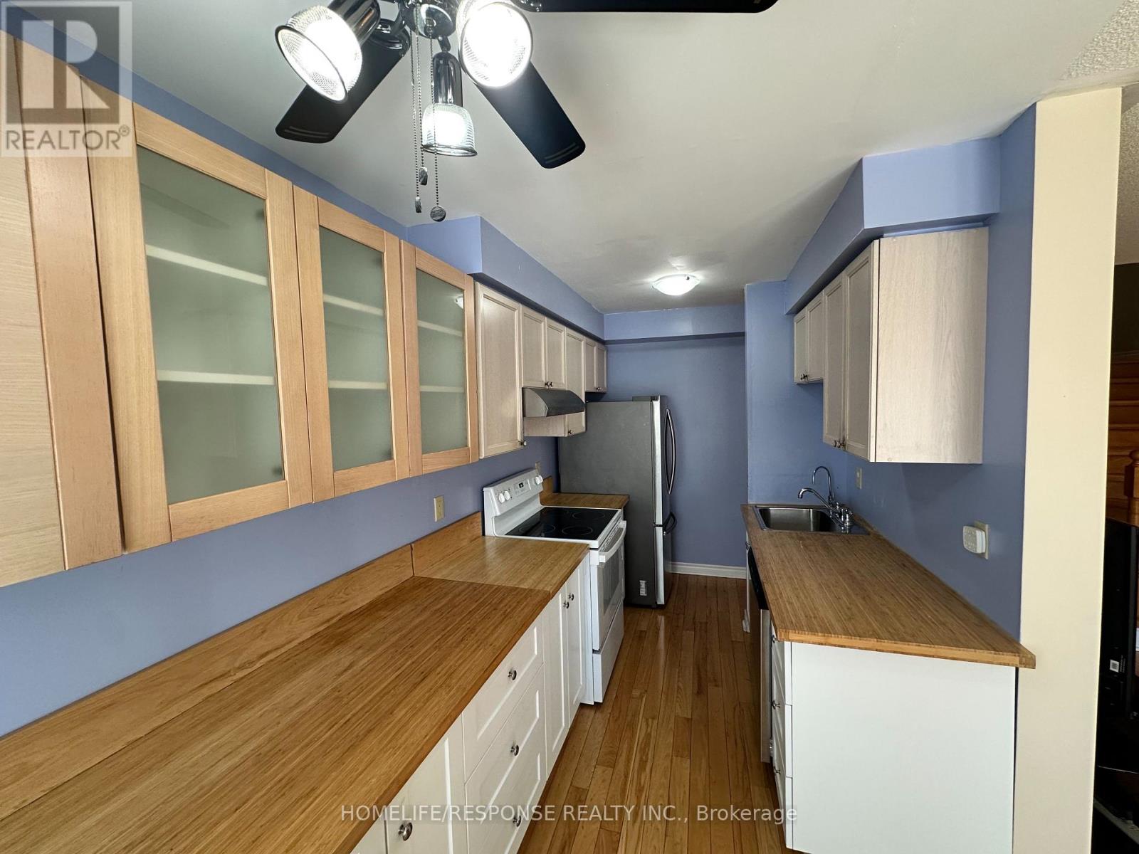 89 Ravenscliffe Court, Brampton, Ontario  L6X 4N9 - Photo 8 - W12863572