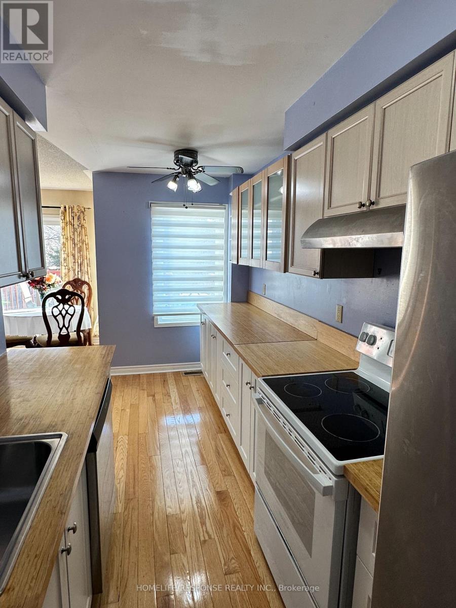 89 Ravenscliffe Court, Brampton, Ontario  L6X 4N9 - Photo 9 - W12863572