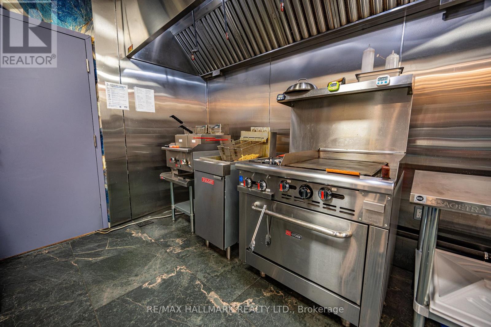 27 Main Street N, Brampton, Ontario  L6X 1M8 - Photo 14 - W12863656