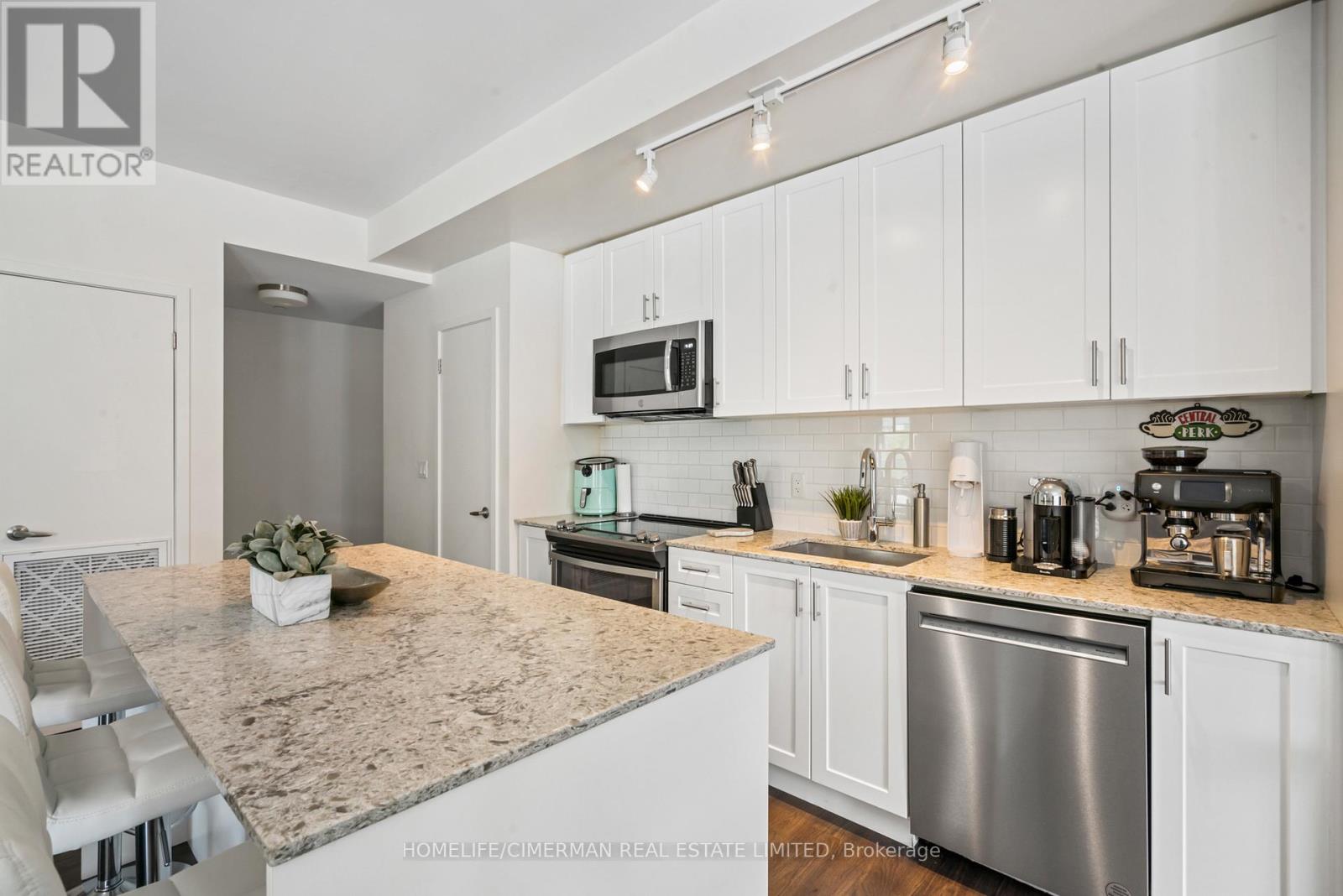 212 - 210 Sabina Drive, Oakville, Ontario  L6H 0W6 - Photo 10 - W12863660