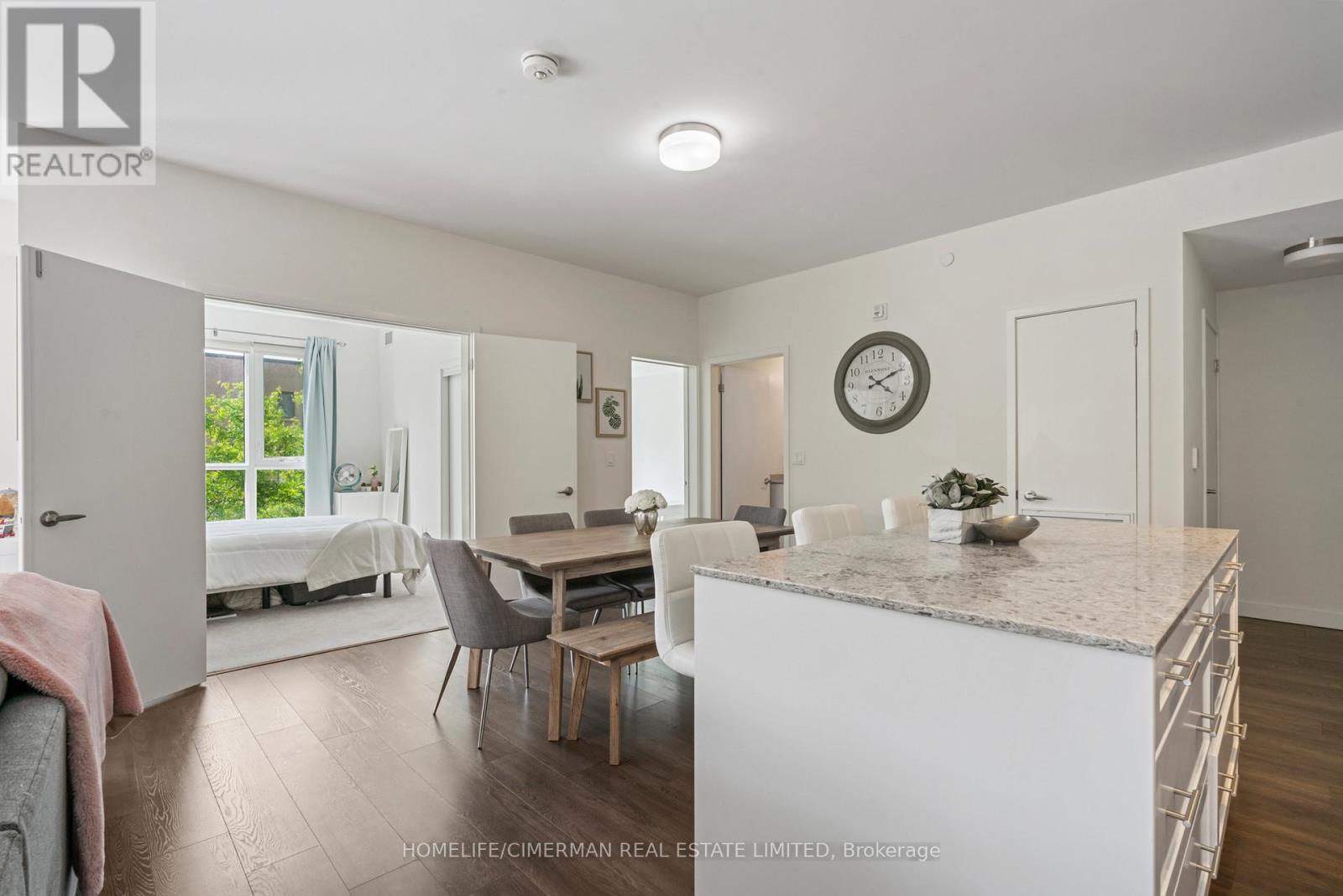 212 - 210 Sabina Drive, Oakville, Ontario  L6H 0W6 - Photo 11 - W12863660