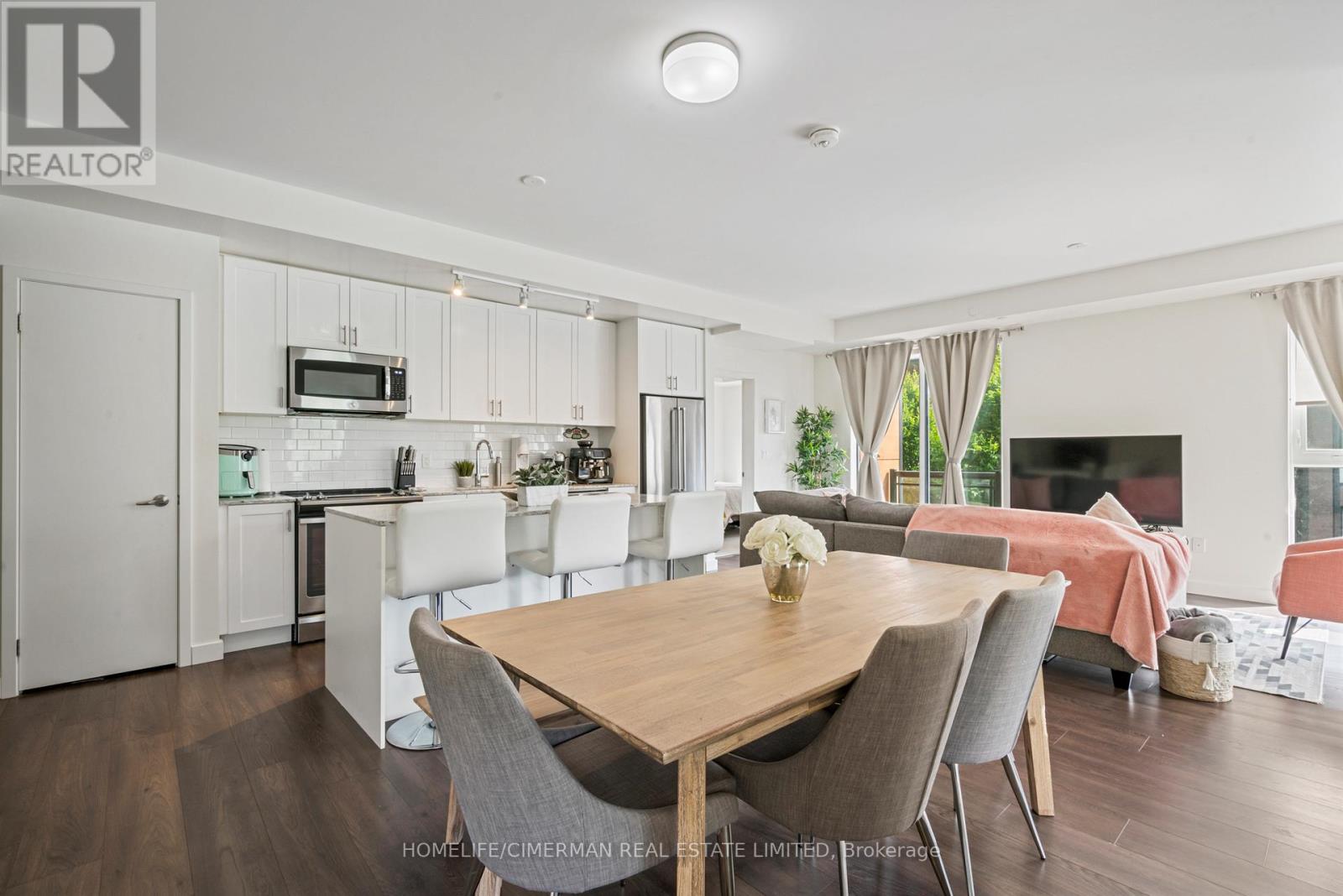 212 - 210 Sabina Drive, Oakville, Ontario  L6H 0W6 - Photo 2 - W12863660