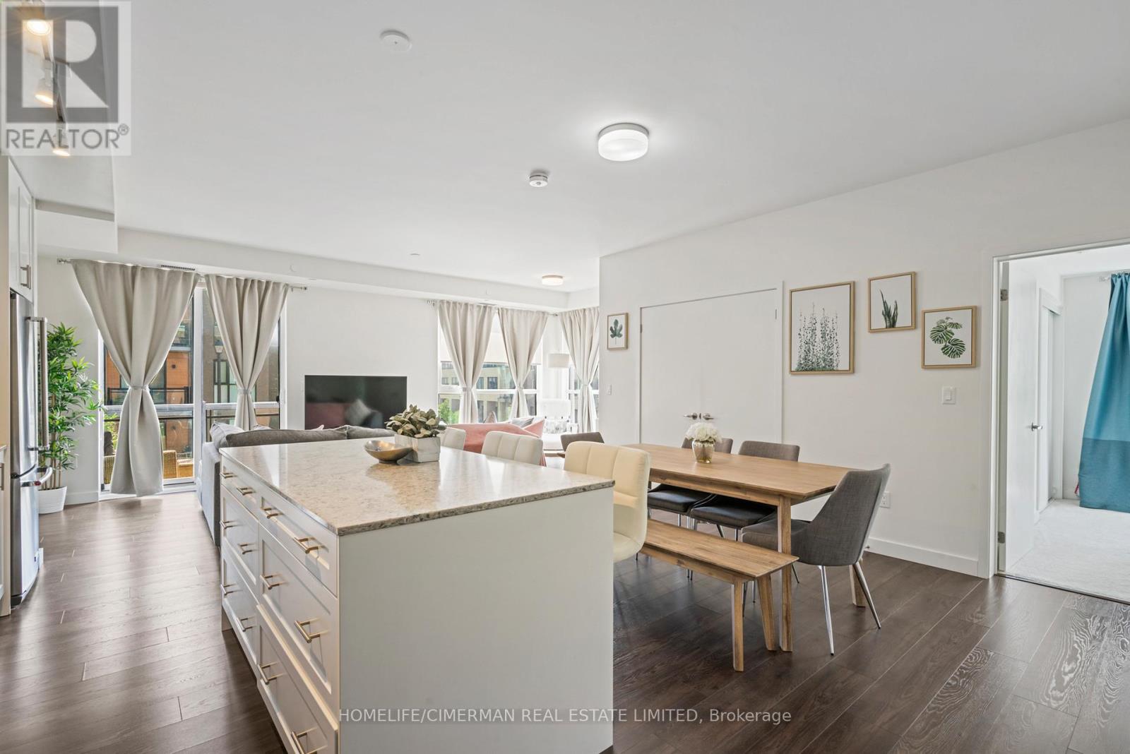 212 - 210 Sabina Drive, Oakville, Ontario  L6H 0W6 - Photo 3 - W12863660