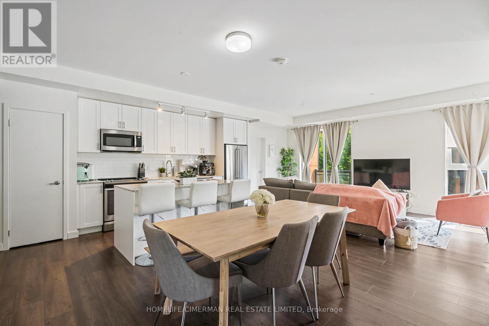 212 - 210 Sabina Drive, Oakville, Ontario  L6H 0W6 - Photo 4 - W12863660