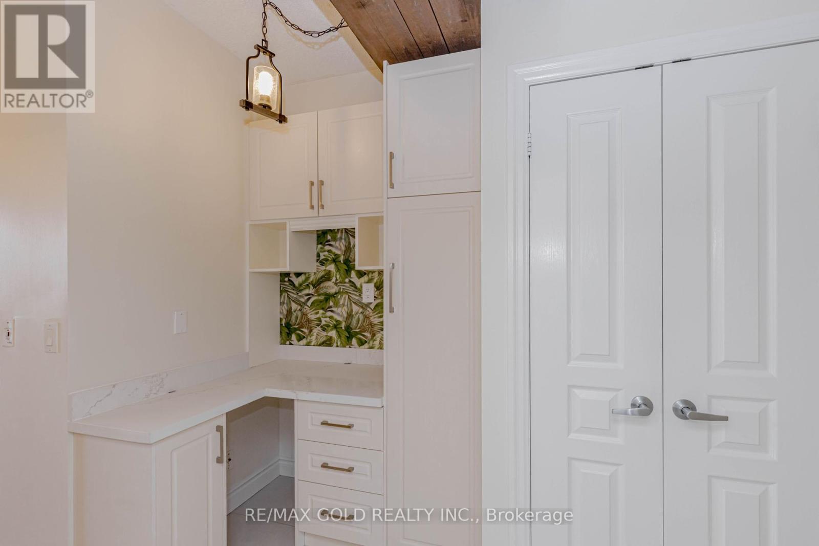 1106 - 220 Burnhamthorpe Road W, Mississauga, Ontario  L5B 4N4 - Photo 11 - W12863680