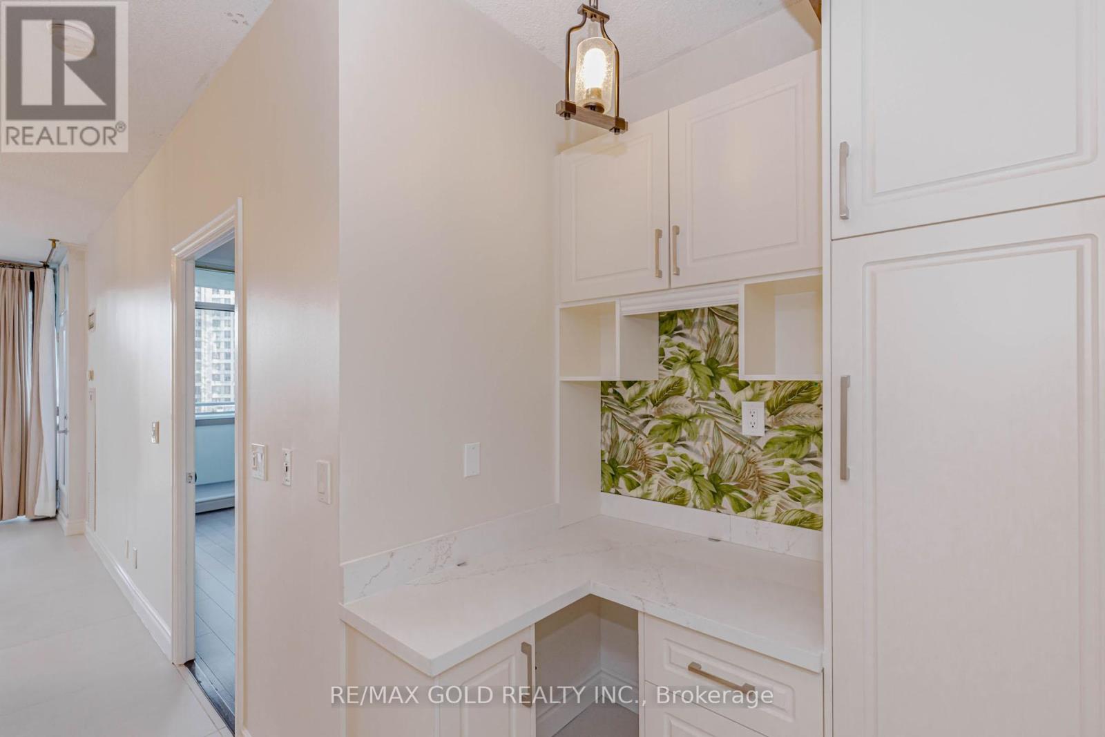 1106 - 220 Burnhamthorpe Road W, Mississauga, Ontario  L5B 4N4 - Photo 12 - W12863680