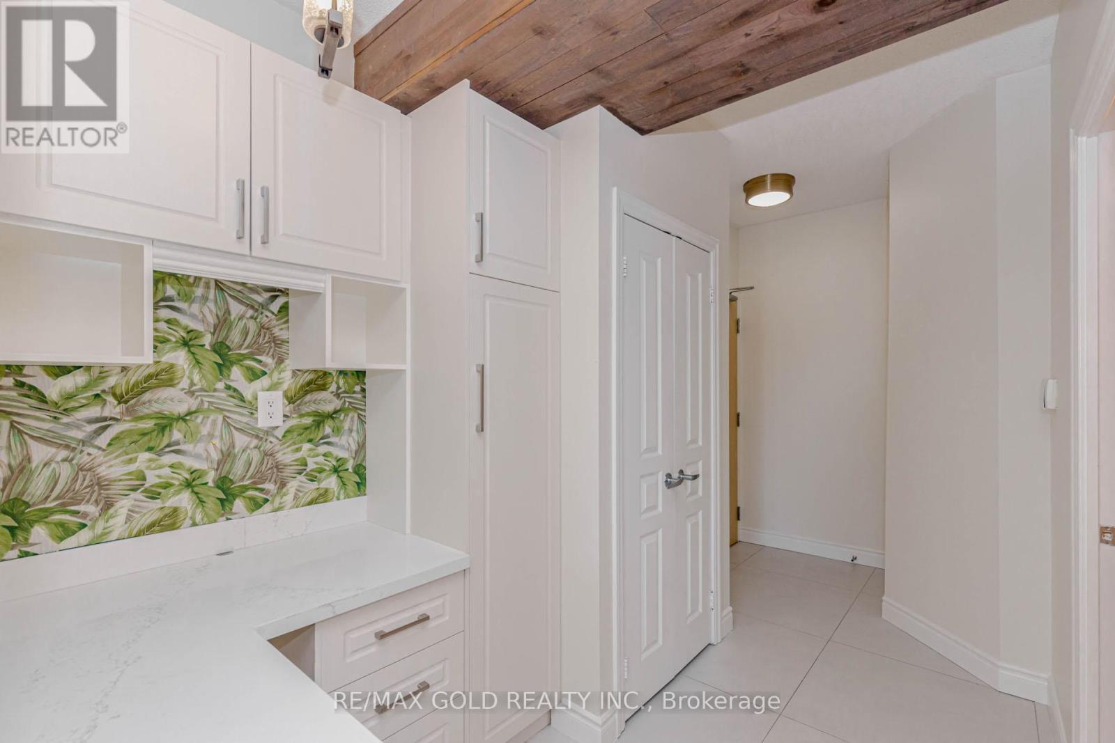 1106 - 220 Burnhamthorpe Road W, Mississauga, Ontario  L5B 4N4 - Photo 13 - W12863680