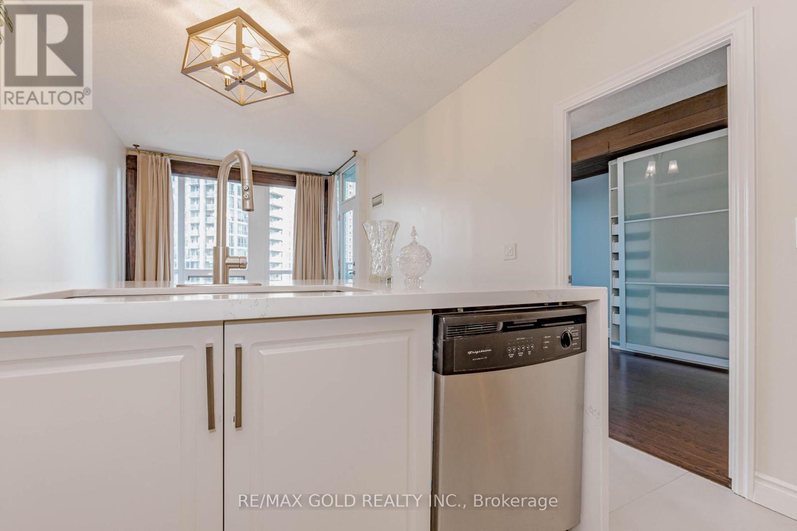 1106 - 220 Burnhamthorpe Road W, Mississauga, Ontario  L5B 4N4 - Photo 23 - W12863680