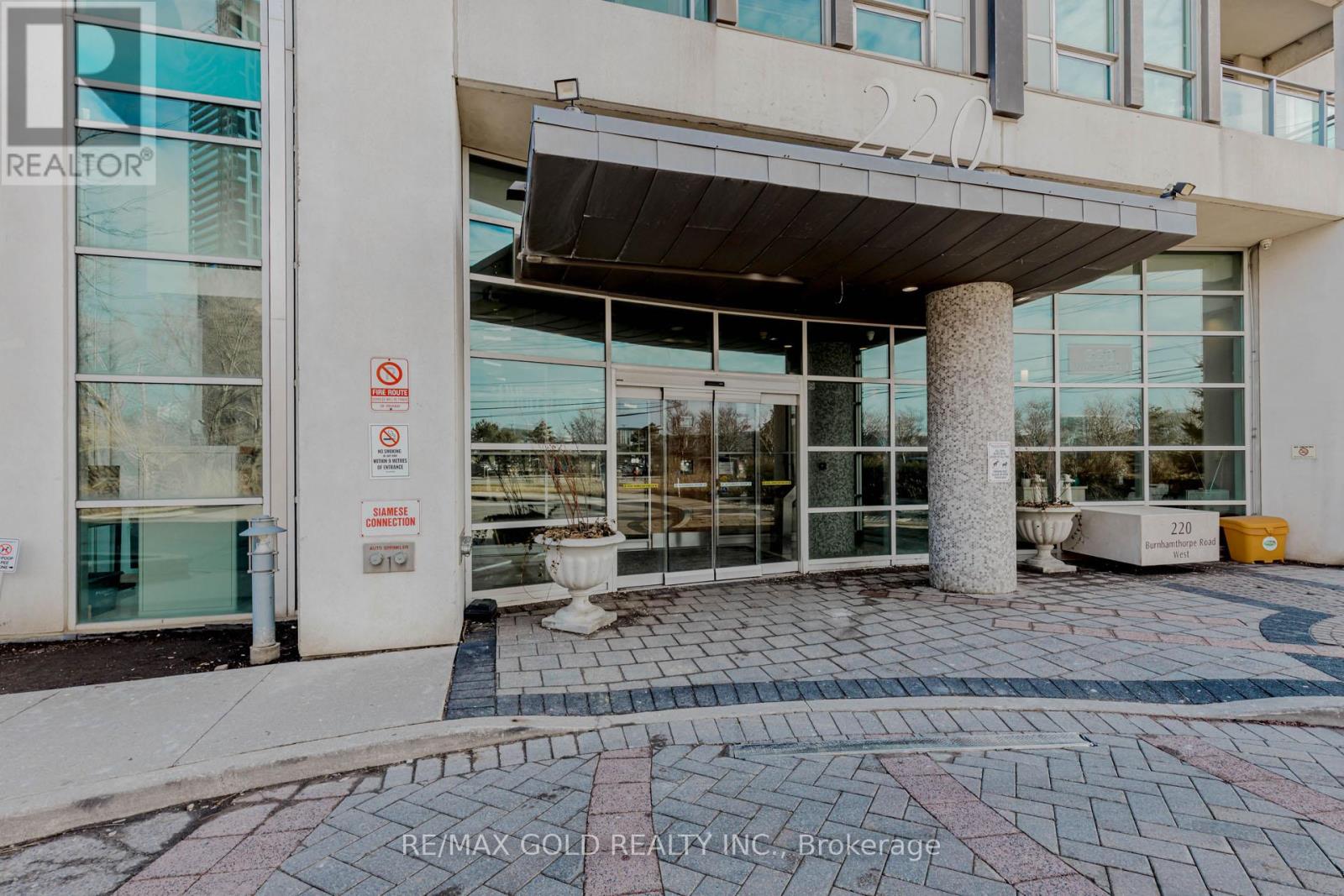 1106 - 220 Burnhamthorpe Road W, Mississauga, Ontario  L5B 4N4 - Photo 3 - W12863680