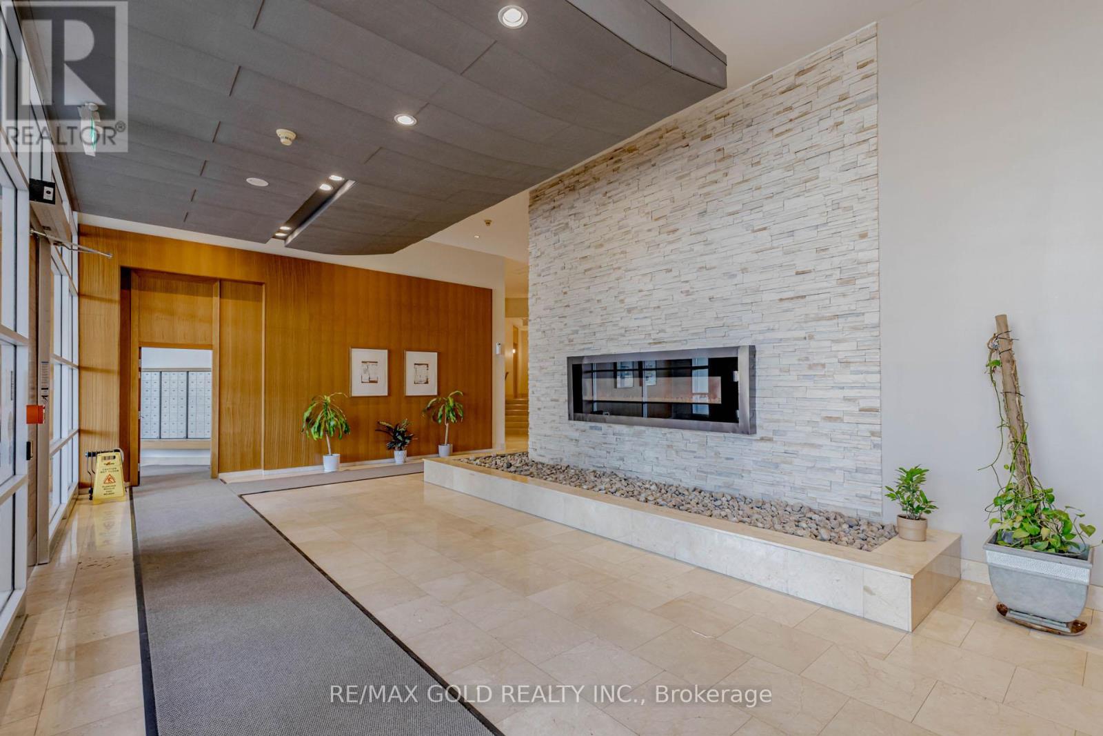 1106 - 220 Burnhamthorpe Road W, Mississauga, Ontario  L5B 4N4 - Photo 5 - W12863680