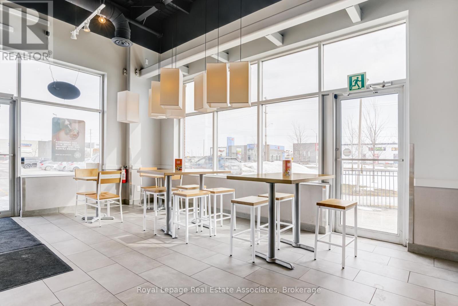 Unit 2 - 1040 Kennedy Circle, Milton, Ontario  L9T 0J9 - Photo 14 - W12863758