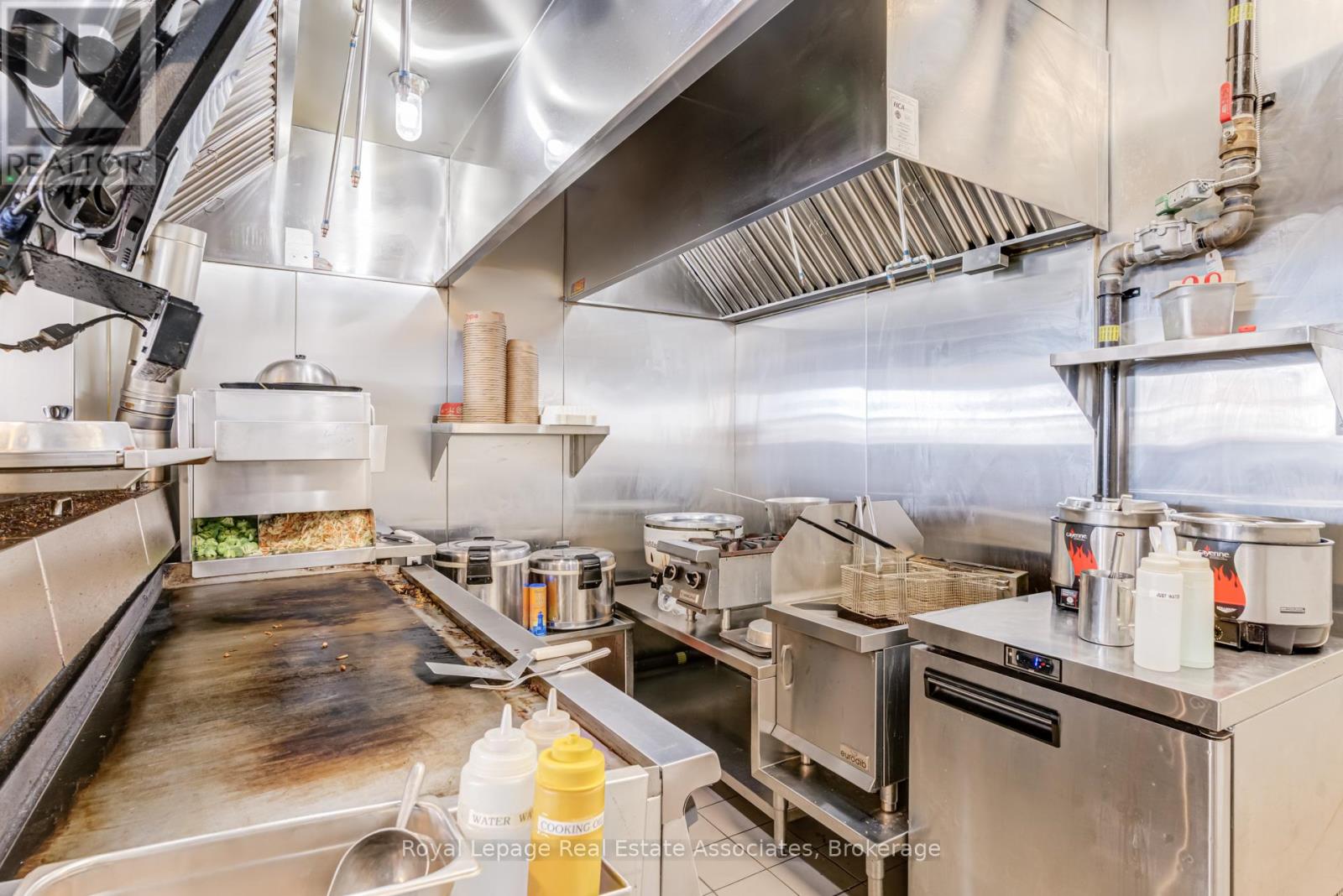 Unit 2 - 1040 Kennedy Circle, Milton, Ontario  L9T 0J9 - Photo 27 - W12863758