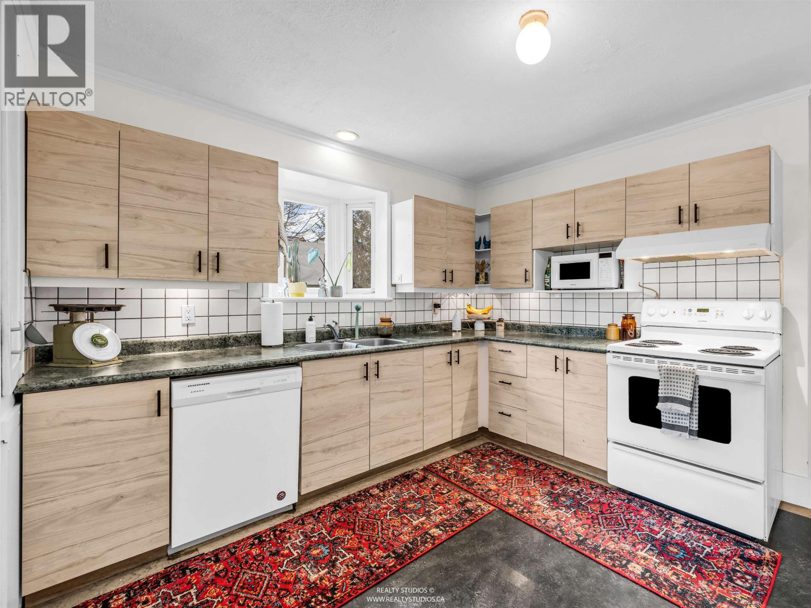 5915 Chester Street, Vancouver, British Columbia  V5W 3B7 - Photo 6 - R3097004