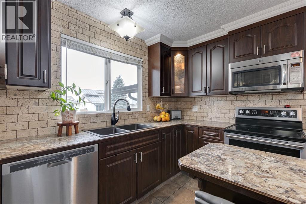 299 Doverview Crescent Se, Calgary, Alberta  T2B 1Y7 - Photo 12 - A2290476