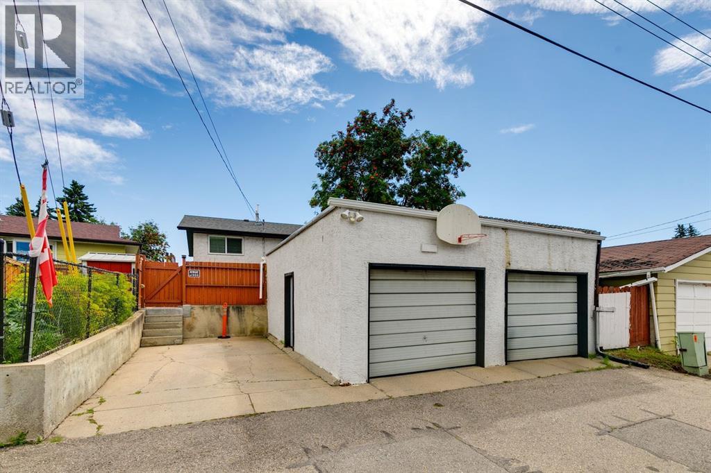 299 Doverview Crescent Se, Calgary, Alberta  T2B 1Y7 - Photo 5 - A2290476