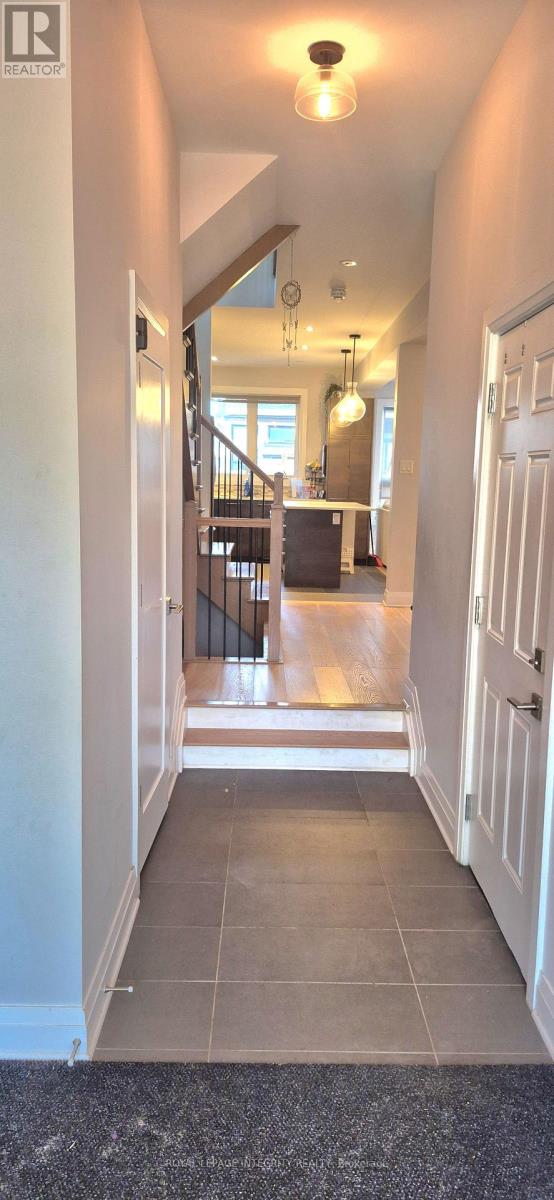 341 Haliburton Heights, Ottawa, Ontario  K2V 0G2 - Photo 4 - X12863834