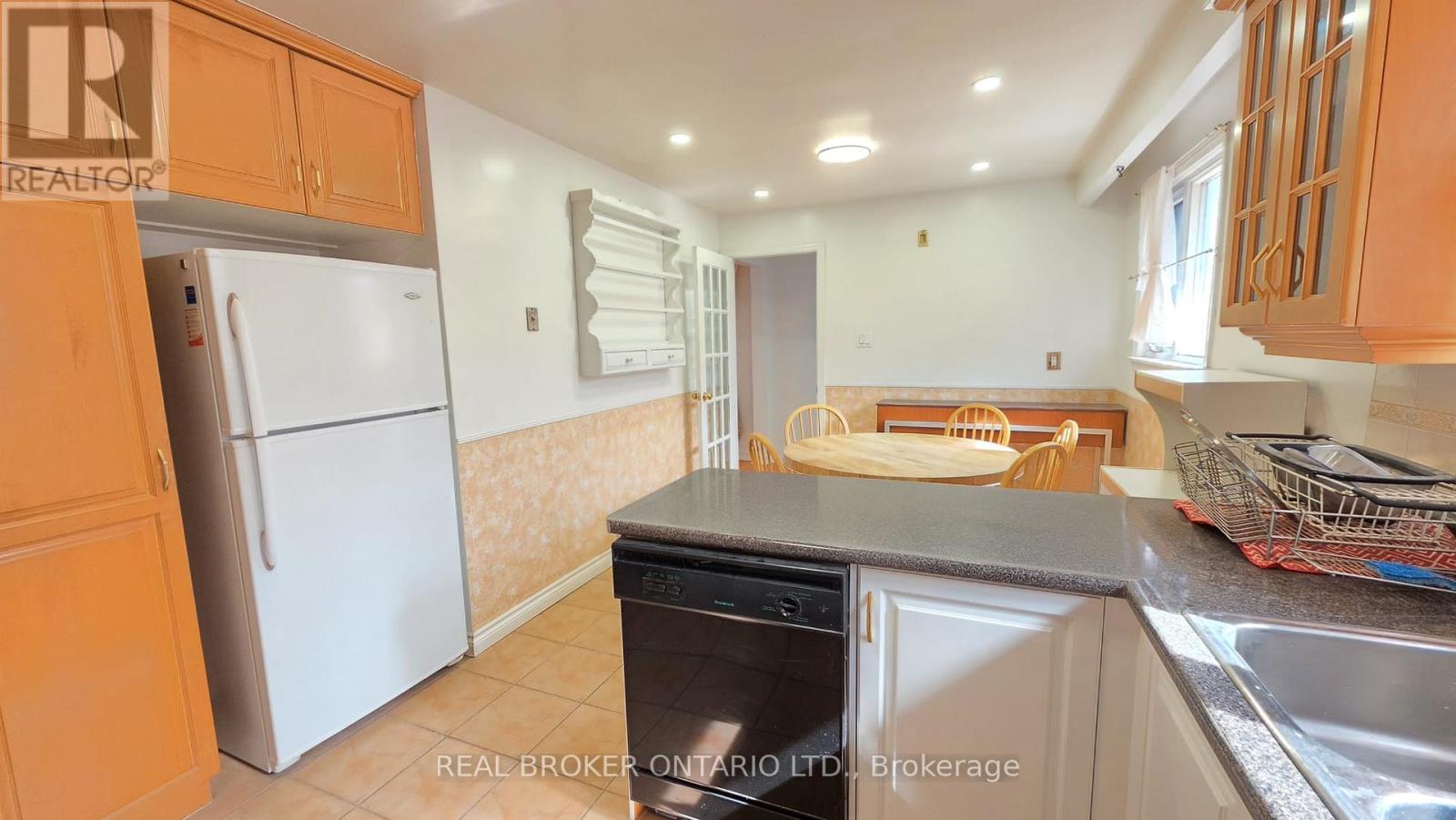 Upper - 214 Fairglen Avenue, Toronto, Ontario  M1W 1B1 - Photo 10 - E12798588