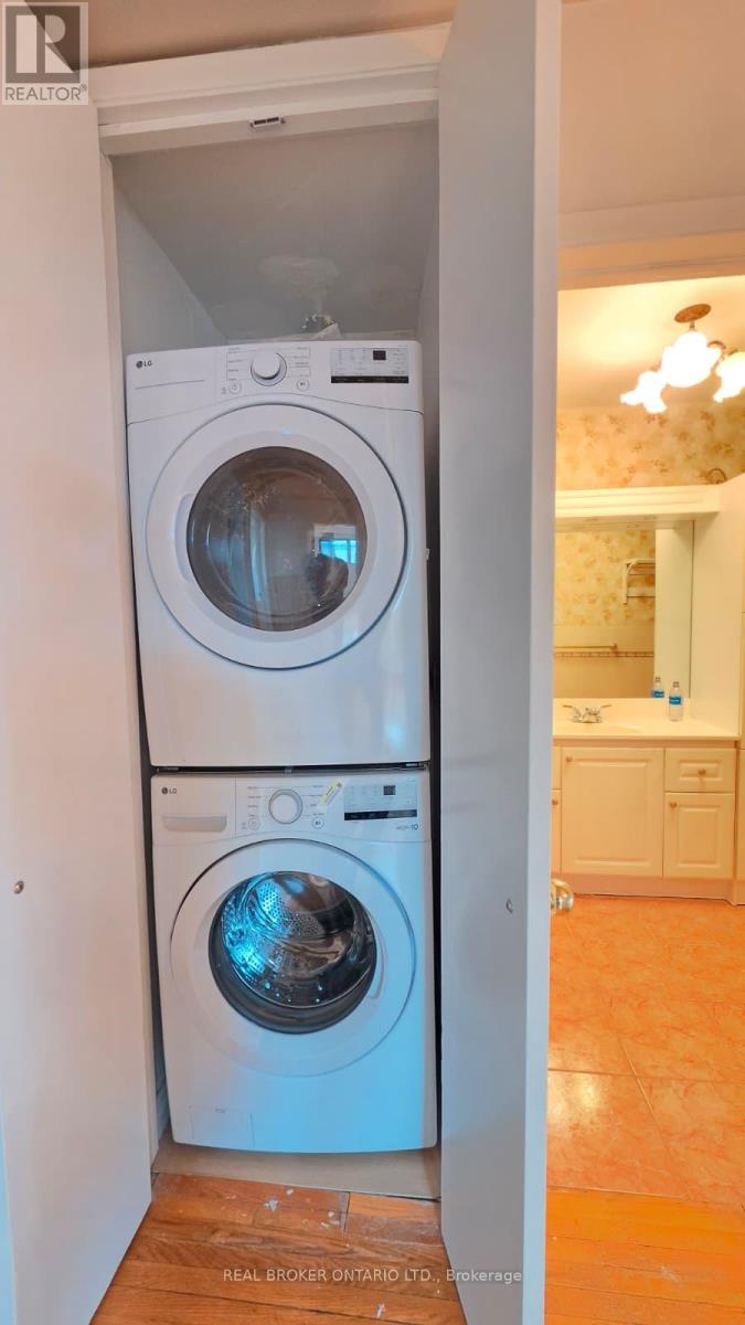 Upper - 214 Fairglen Avenue, Toronto, Ontario  M1W 1B1 - Photo 18 - E12798588