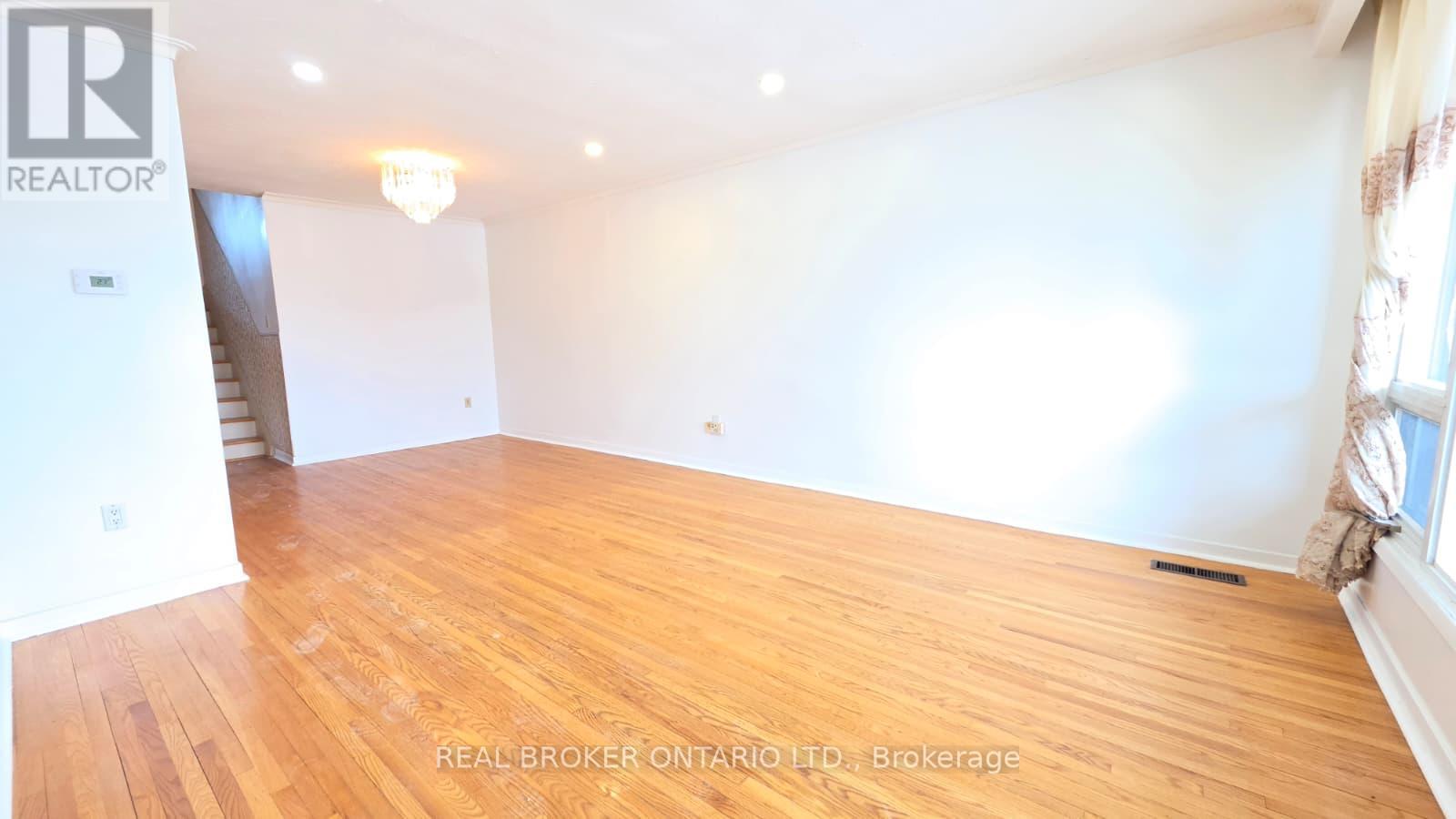 Upper - 214 Fairglen Avenue, Toronto, Ontario  M1W 1B1 - Photo 15 - E12798588