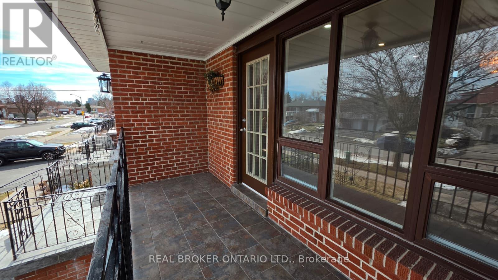 Upper - 214 Fairglen Avenue, Toronto, Ontario  M1W 1B1 - Photo 17 - E12798588