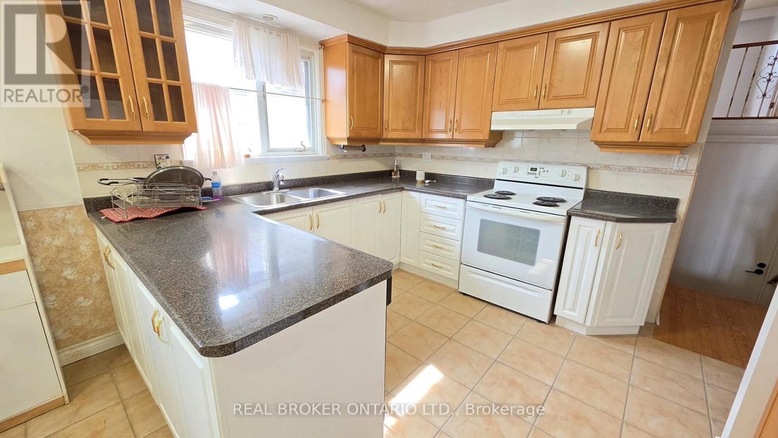 Upper - 214 Fairglen Avenue, Toronto, Ontario  M1W 1B1 - Photo 7 - E12798588