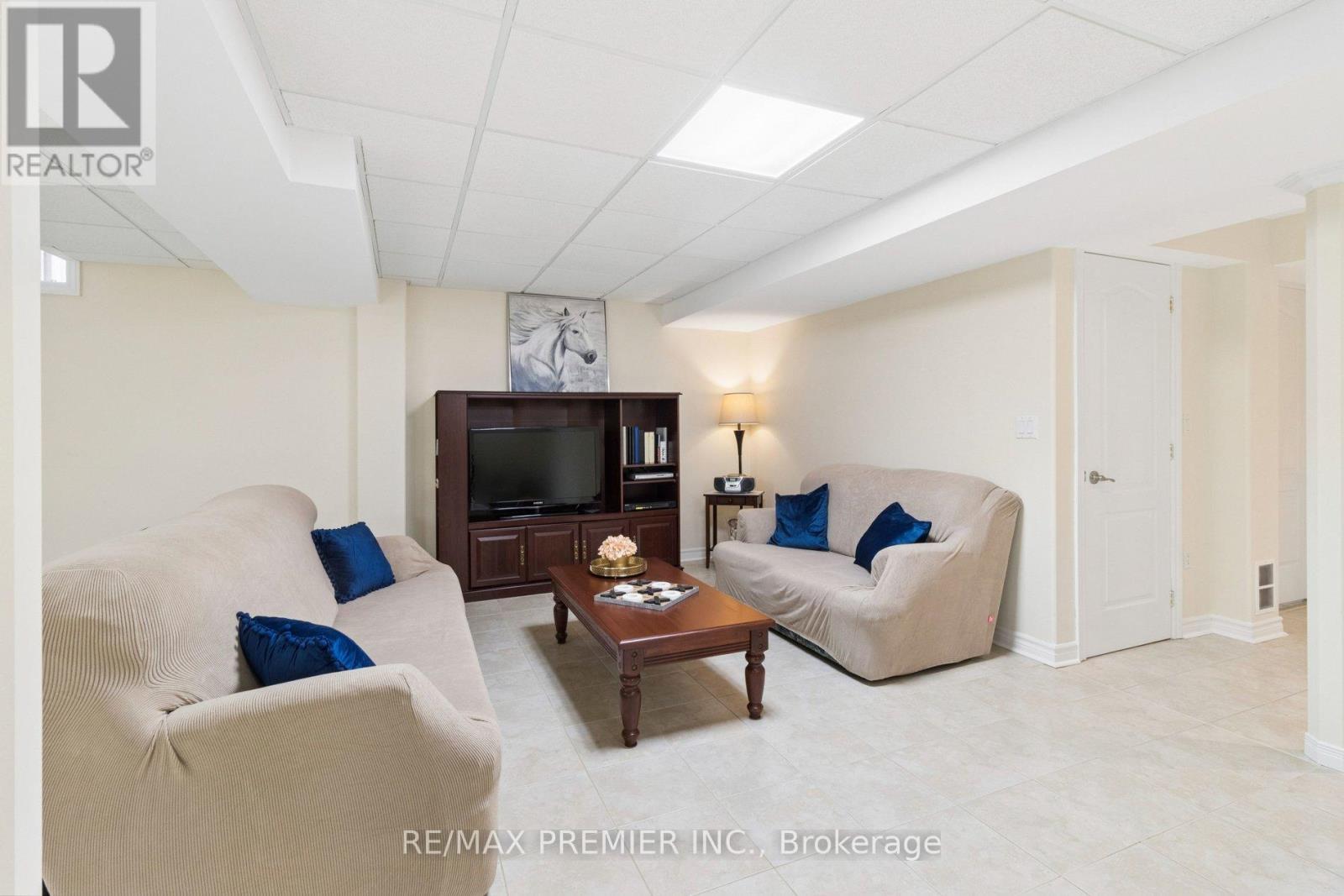 11 Eakins Drive E, Aurora, Ontario  L4G 0G7 - Photo 15 - N12863560