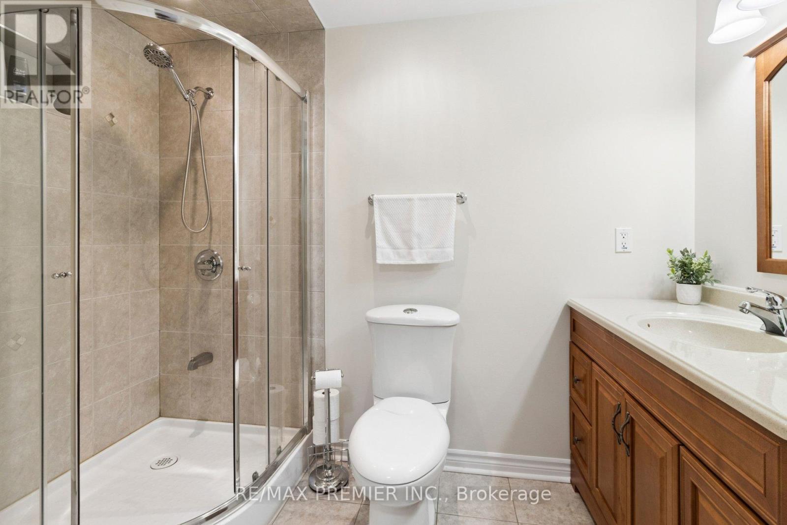 11 Eakins Drive E, Aurora, Ontario  L4G 0G7 - Photo 20 - N12863560