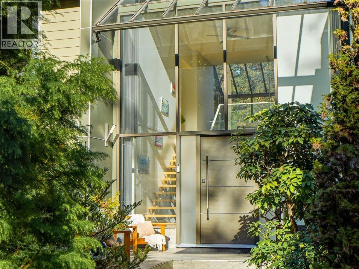 1260 Seymour Boulevard, North Vancouver, British Columbia  V7J 2J8 - Photo 2 - R3097698