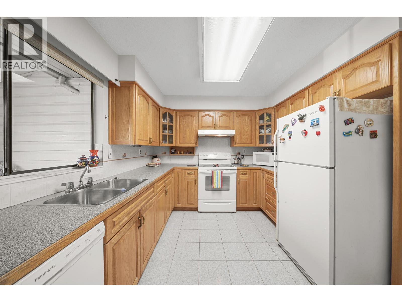 567 Clare Avenue, Burnaby, British Columbia  V5B 4L3 - Photo 7 - R3097716