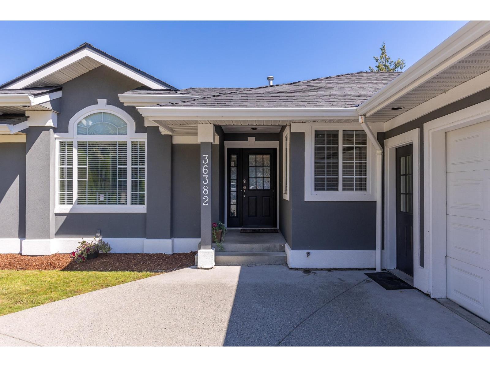 36382 Sandringham Drive, Abbotsford, British Columbia  V3G 2M5 - Photo 3 - R3097469