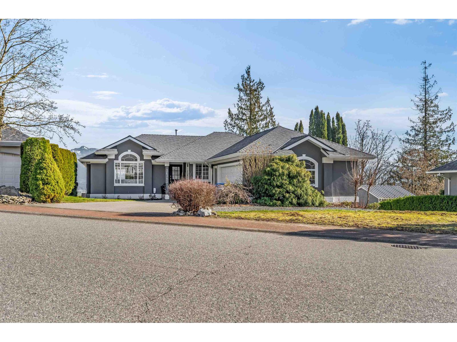 36382 Sandringham Drive, Abbotsford, British Columbia  V3G 2M5 - Photo 2 - R3097469