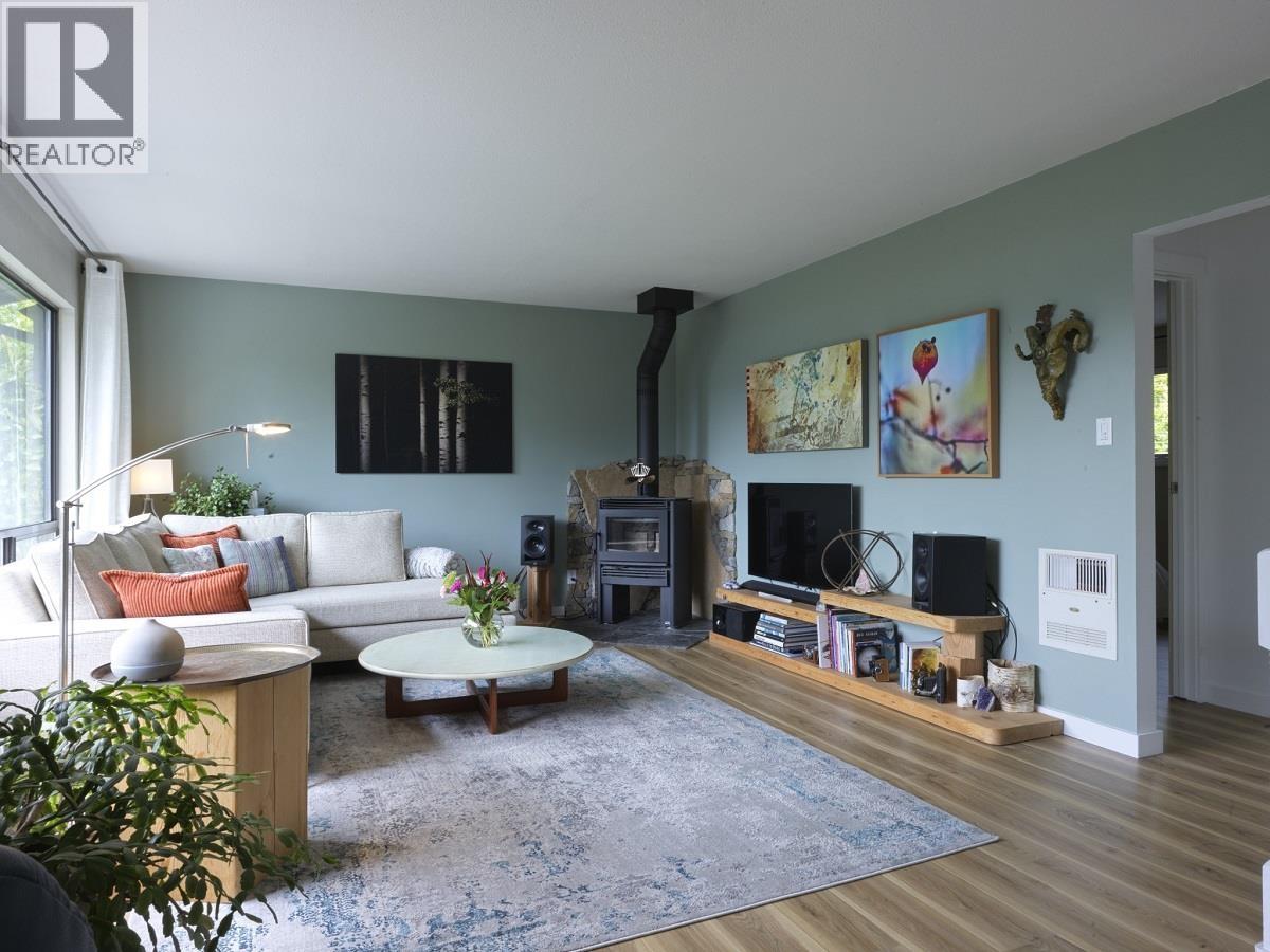 1454 Davidson Road, Gibsons, British Columbia  V0N 1V6 - Photo 4 - R3097637