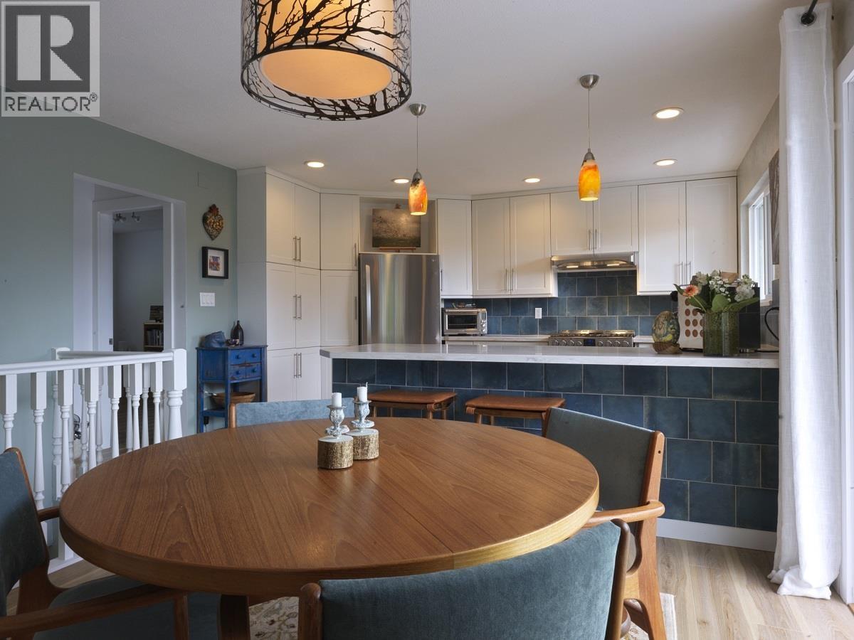 1454 Davidson Road, Gibsons, British Columbia  V0N 1V6 - Photo 5 - R3097637