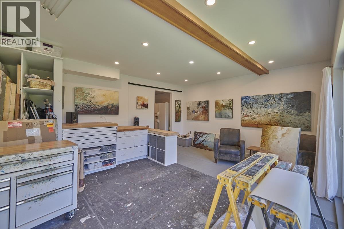 1454 Davidson Road, Gibsons, British Columbia  V0N 1V6 - Photo 19 - R3097637