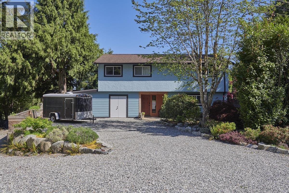 1454 Davidson Road, Gibsons, British Columbia  V0N 1V6 - Photo 1 - R3097637