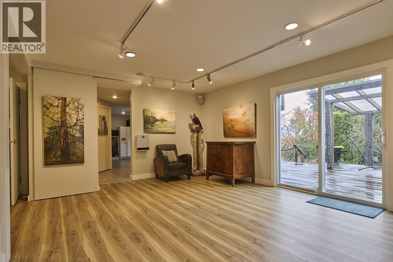 1454 Davidson Road, Gibsons, British Columbia  V0N 1V6 - Photo 15 - R3097637