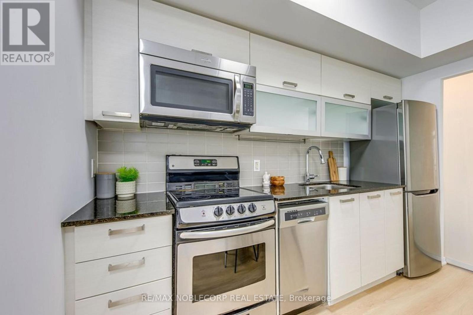 1136 - 68 Abell Street, Toronto, Ontario  M6J 0B1 - Photo 12 - C12863816