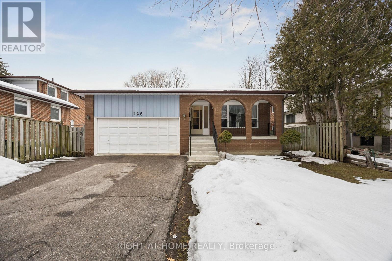<div class="slider-price">$1,099,999</div><p>126 Homestead Road, Toronto, Ontario</p>