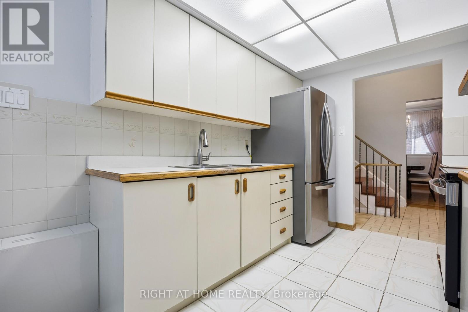 126 Homestead Road, Toronto, Ontario  M1E 3S2 - Photo 5 - E12863804