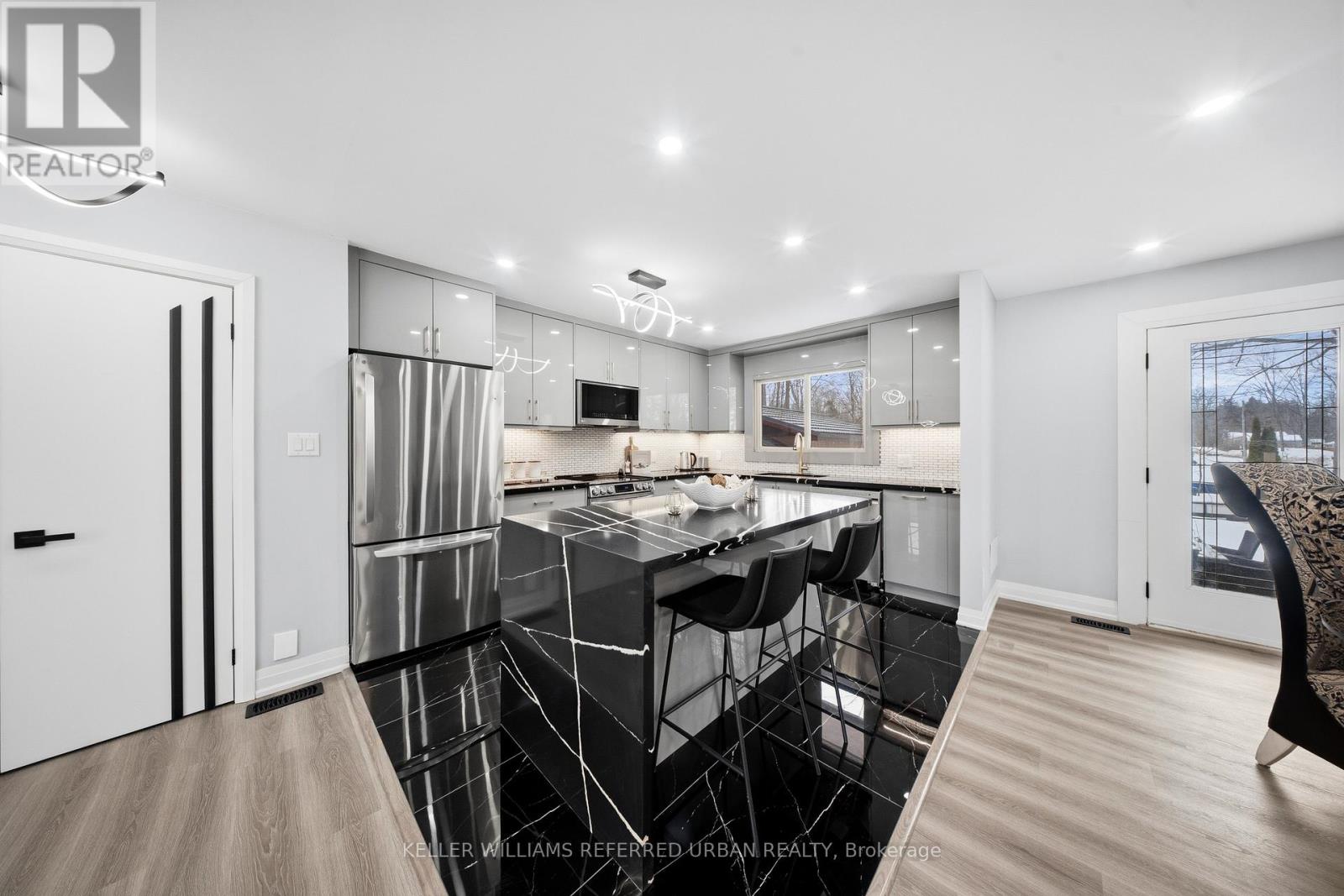 3866 Dixon Road, Innisfil, Ontario  L9S 2R9 - Photo 12 - N12863830