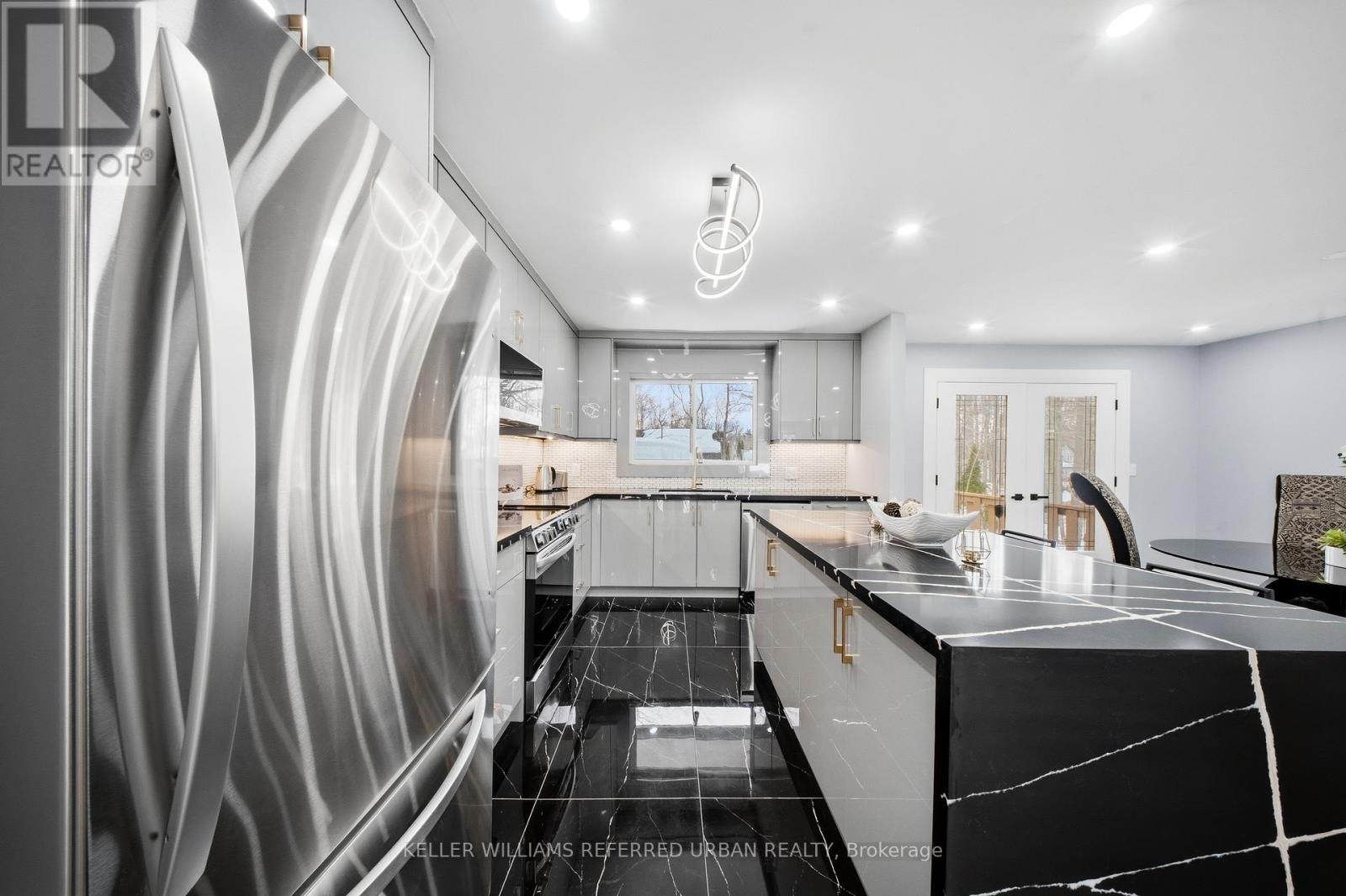 3866 Dixon Road, Innisfil, Ontario  L9S 2R9 - Photo 13 - N12863830