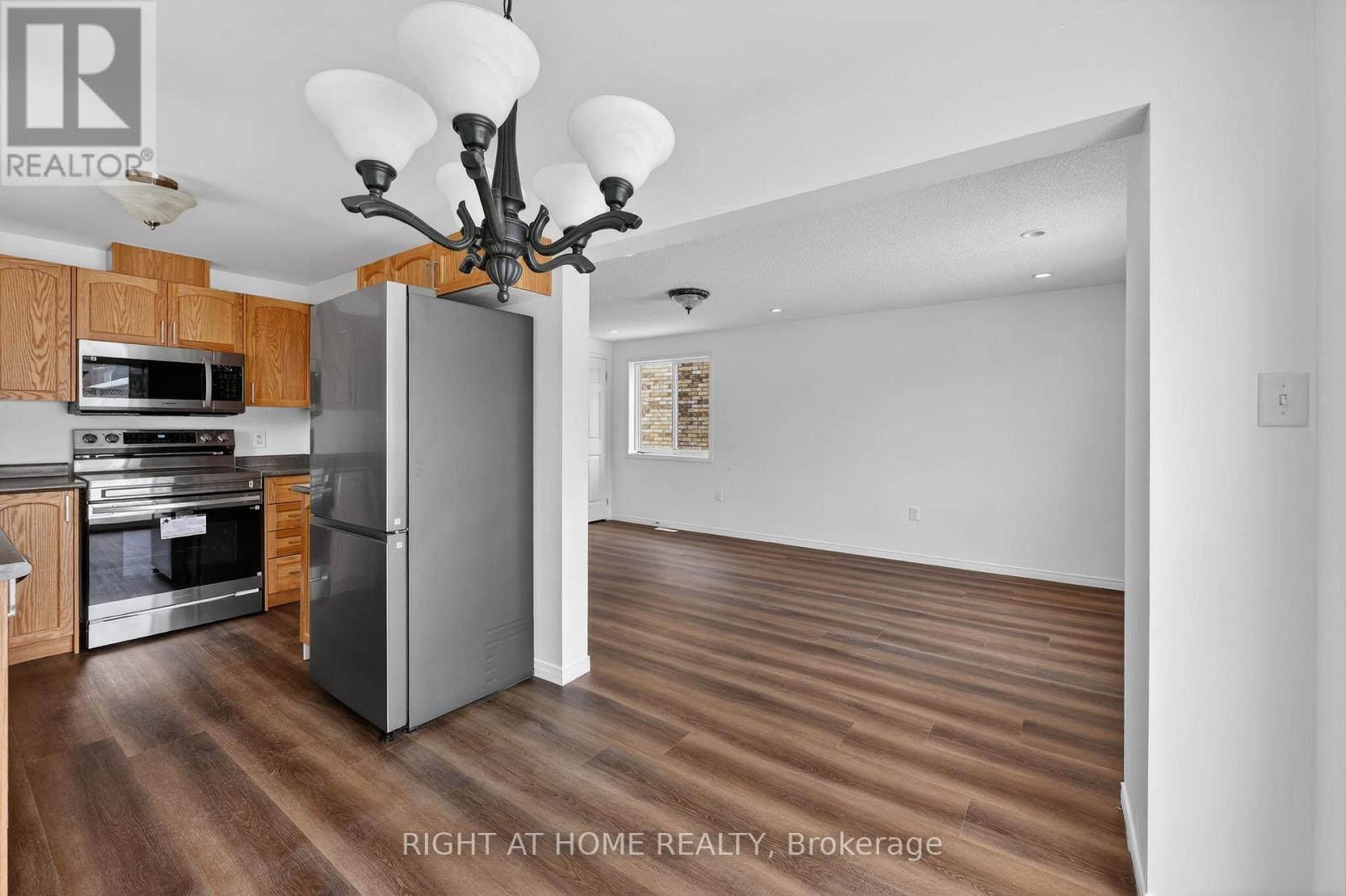 27 Booth Lane, Barrie, Ontario  L4N 0S4 - Photo 14 - S12856898