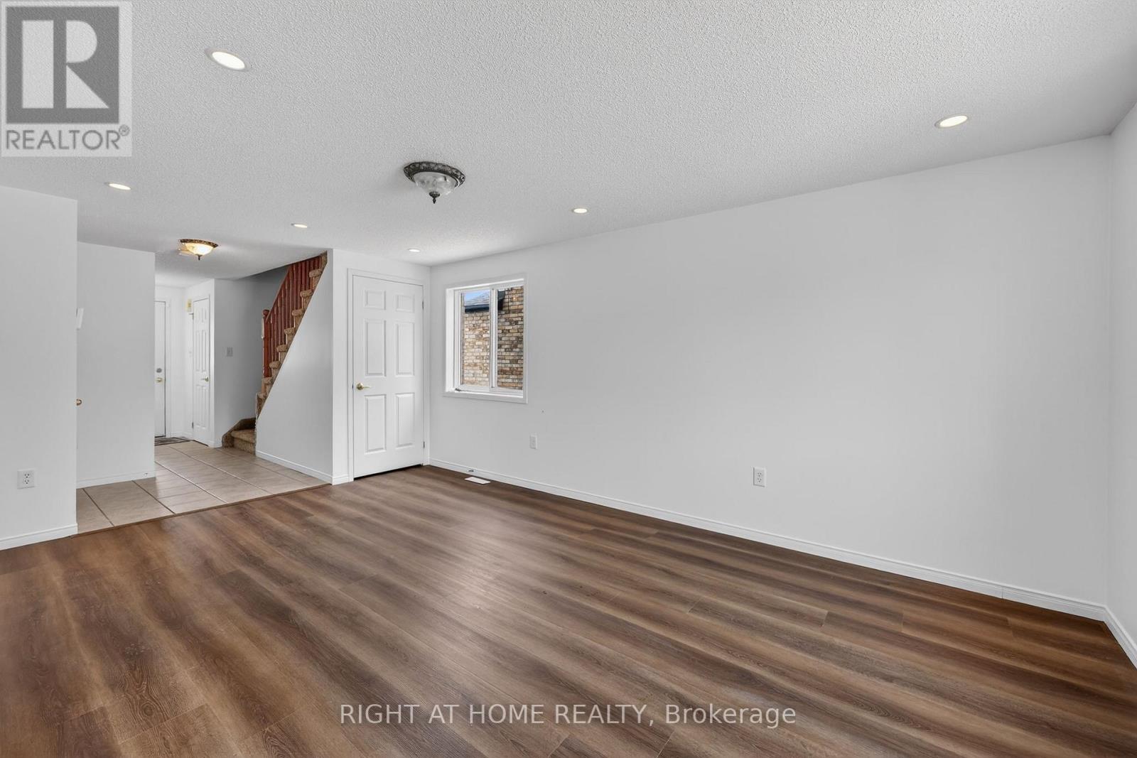 27 Booth Lane, Barrie, Ontario  L4N 0S4 - Photo 13 - S12856898