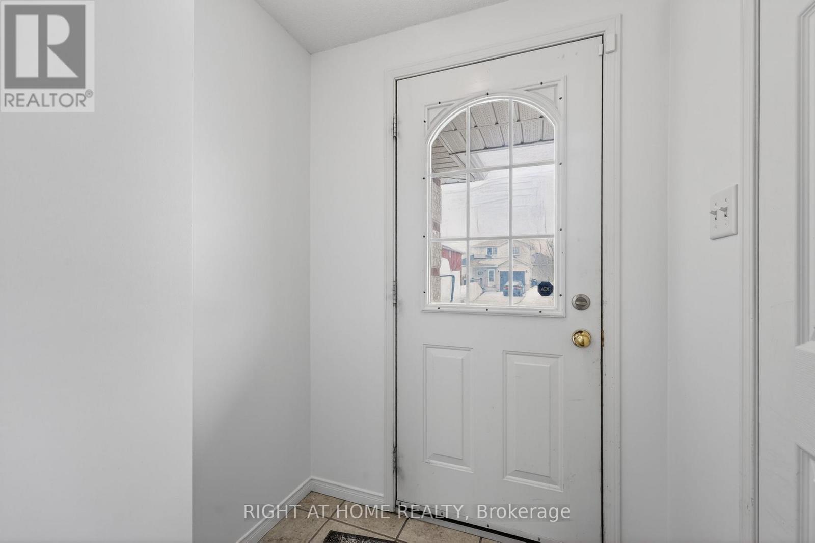 27 Booth Lane, Barrie, Ontario  L4N 0S4 - Photo 5 - S12856898