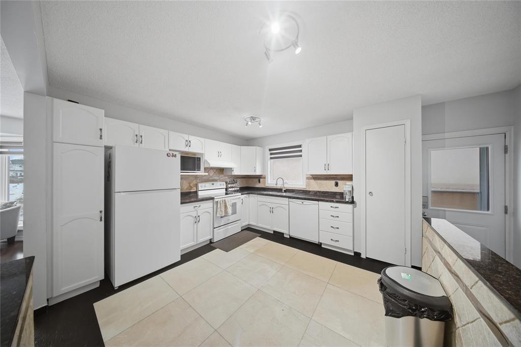 1406 Leila Avenue, Winnipeg, Manitoba  R2P 1J8 - Photo 12 - 202604178