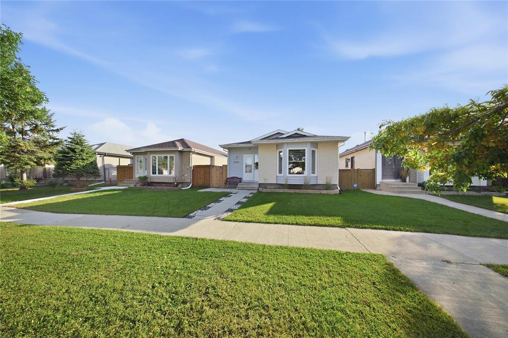 1406 Leila Avenue, Winnipeg, Manitoba  R2P 1J8 - Photo 3 - 202604178